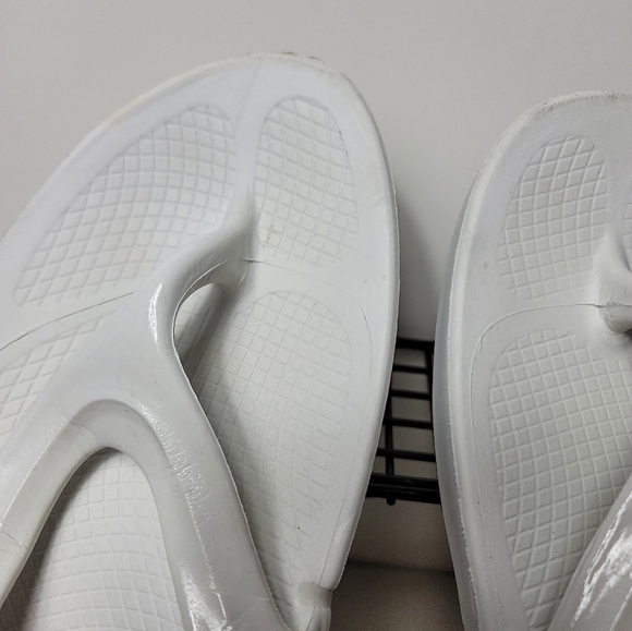 Oofos Oolala Luxe Flip Flops Womens Size 10 White Comfort Recovery Sandals Thong - Picture 4 of 9